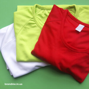 Яскраві спортивні футболки Яскраві спортивні футболки