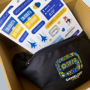 Яскраві стікерпаки з патріотичними написами