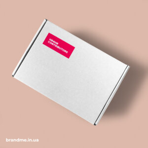 Подарункова коробка з яскравим акцентом Подарункова коробка з яскравим акцентом