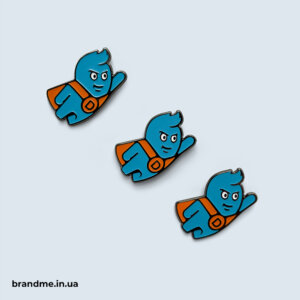 Травлені металеві значки з персонажем Developex Травлені металеві значки з персонажем Developex