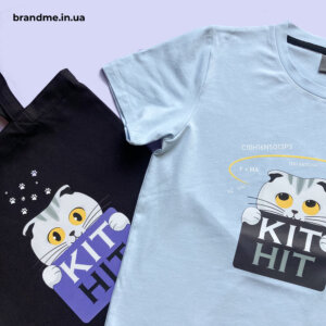 Веселий комплекс з корпоративним героєм Кіт-Ніт Комплексна розробка корпоративних подарунків в фірмових кольорах з корпоративним песонажем проєкту Кіт-Ніт