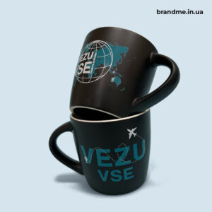 Глянцеве нанесення макету на матову чашку для Vezuvse Глянцеве нанесення макету на матову чашку для Vezuvse