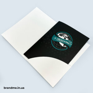 Папки з кишенькою та додатковою матовою ламінацією для компанії Vezuvse