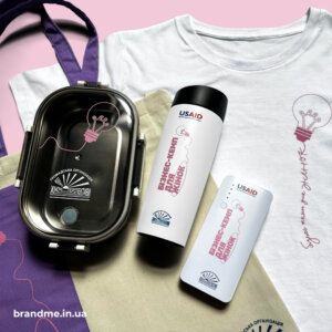 Сувенірна продукція в корпоративних кольорах ГО “Центр Жіночі Перспективи” Комплекс брендованих подарунків для ГО