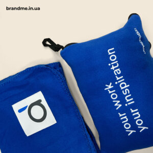 Брендування пледу для Devspiration Брендування пледів у корпоративному стилі для Devspiration