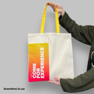 Яскраві еко-сумки з градієнтним друком на кишеньці для SoftServe Оригінальний мерч для колективу: місткі шопери з кишенькою