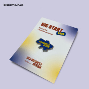 Пін з подарунковим упакуванням для UCU BUSSINES SCHOOL Індивідуальне виготовлення пінів