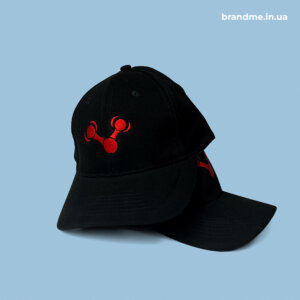 Брендування кепок вишивкою