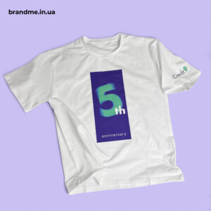 Розробка дизайну та індивідуальне пошиття корпоративних футболок для Credit7 Якісні футболки індивідуального пошиву з кількома нанесеннями