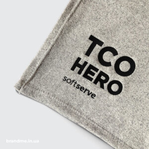 Вишивка на пледах для компанії “SoftServe” Вишивка на пледах для компанії