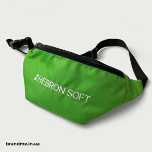 Бананка з вишивкою в корпоративному кольорі Hebron Soft Зелена бананка для корпоративних подарунків у компанії