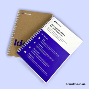 Еко-блокноти з задрукованими сторінками та стікерпаком для NovaPay Блокноти з додатковими сторінками та стікерпаком всередині