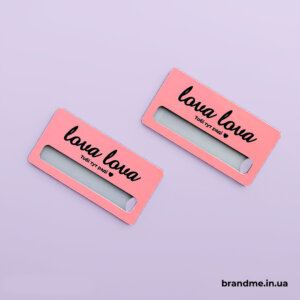Рожеві металеві бейджі з нанесенням