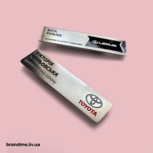 Іменні бейджі на металевій основі