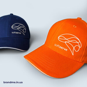 Кольорові кепки для корпоративних подарунків