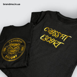 Друк золотом на графітових футболках Друк золотом на текстилі