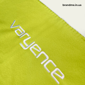 Оливковий плед з логотипом вишивкою Вишивка на пледах