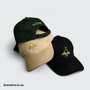 Кепки різного кольору для медичного центру Фенікс