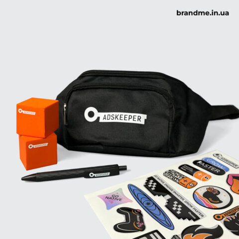 Набір сувенірів в корпоративному стилі з логотипом компанії Adskeeper. Фото 19 | BRANDME Набір сувенірного мерча з брендуванням