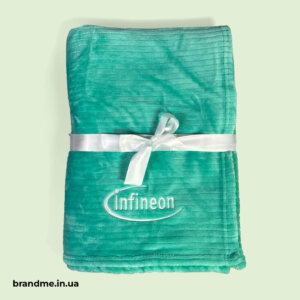 Бірюзовий плед з вишивкою лого Infineon Technologies М'який бірюзовий плед із вишитим логотипом Infineon