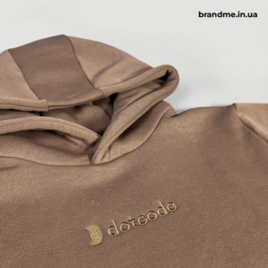 Машинна вишивка лого на бежевому худі