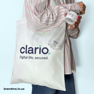 Брендовий дует для Clario: еко-сумка та пляшка для води Комплект для Clario — стильна брендована сумка та пляшка для води як ідеальне поєднання практичності та іміджу