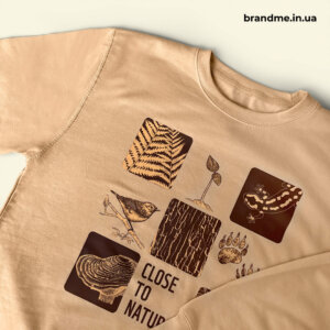 Світшот з принтом Close to Nature — екостиль та комфорт Світшот із природним принтом і написом «Close to nature»