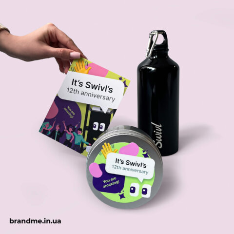 Брендований набір Swivl. Фото 22 | BRANDME Подарунковий набір Swivl з пляшкою, листівкою та грою дабл