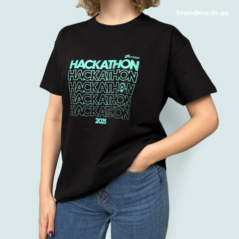 Чорна футболка з бірюзовим принтом Hackathon 2025 для команди Just Answer
