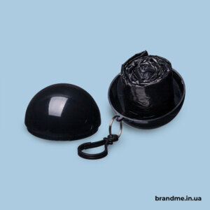 Чорний брелок з дощовиком всередині — зручний формат для брендування та нанесення логотипу