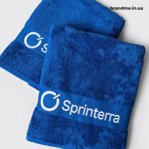 Синій рушник Sprinterra з вишитим логотипом