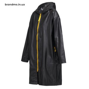 Чорний дощовик з капюшоном